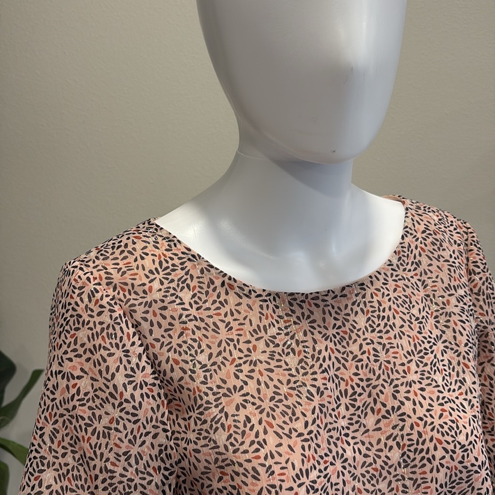 BCBGeneration Tiered Ruffle Bell Sleeve Blouse Size Small Sheer Floral Metallic - Picture 3 of 12